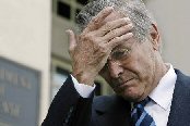 Un juge autorise un civil américain à poursuivre Rumsfeld en justice pour torture thumbnail