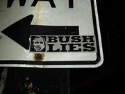 George W. Bush dénoncé pour ses 935 mensonges sur l’Irak thumbnail